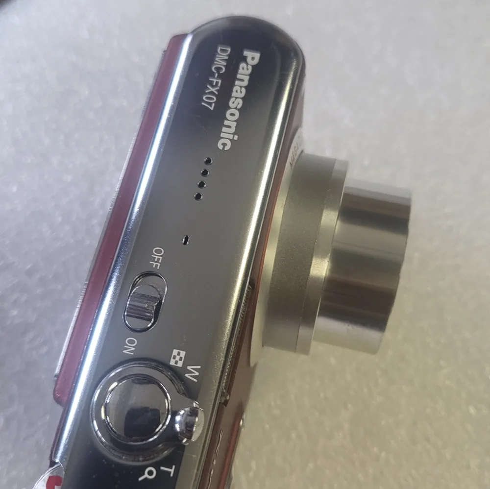 Panasonic Lumix DMC-FX07 – Leica Lens, 7.2MP, Vintage Digital Camera + Battery